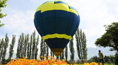 A hot air balloon ride for tourists was launched as a prelude to the G20 event in Srinagar. Photo: Twitter/@DICBaramulla