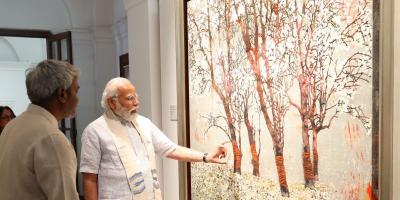 Prime Minister Narendra Modi at the National Gallery of Modern Art. Photo: Twitter/@narendramodi