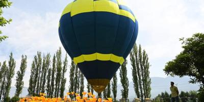 A hot air balloon ride for tourists was launched as a prelude to the G20 event in Srinagar. Photo: Twitter/@DICBaramulla