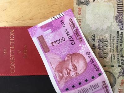 Many banks have reportedly refused to exchange the Rs 2,000 notes altogether, asking people to deposit them instead. Credit: The Wire
