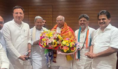 Congress leaders Randeep Singh Surjewala, Siddaramaiah, Mallikarjun Kharge, D.K. Shivakumar and K.C. Venugopal. Photo: Twitter/@INCKarnataka.