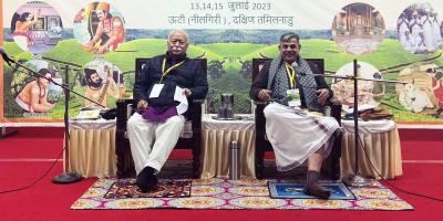 RSS leaders Mohan Bhagwat and Dattatreya Hosabale. Photo: X/RSSOrg