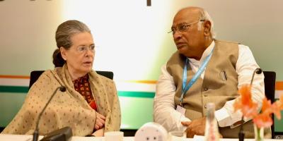 Sonia Gandhi and Mallikarjun Kharge at the CWC meeting on Sunday. Photo: X/@kharge