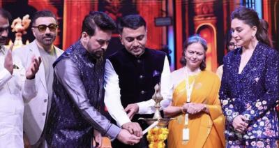 I&B minister Anurag Singh Thakur and Goa chief minister Pramod Sawant lighting the lamp during the 54th International Film Festival of India. Photo: iffigoa.org/gallery/en