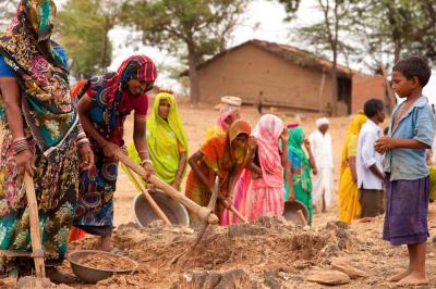 MGNREGA workers. Women/Gaganjit Singh/Flickr CC BY-NC-ND 2.0