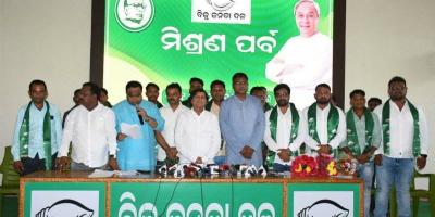 Leaders from the BJP and Congress joining the BJD in the Kantamal constituency. Photo: X/@bjd_odisha
