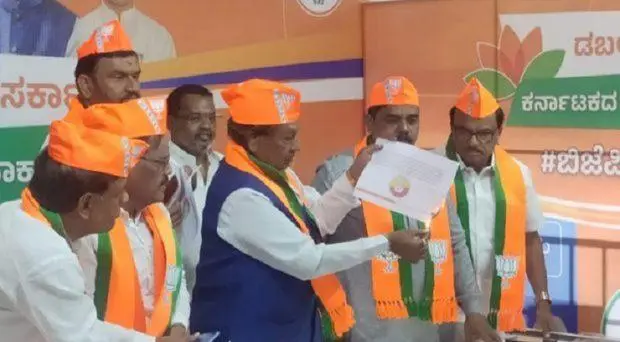 BJP leader Eshwarappa burns Cong manifesto over "Bajrang Dal ban" row | udayavani