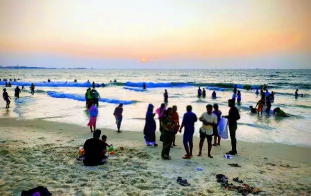 ಮಲ್ಪೆ ಬೀಚ್: ಸಮುದ್ರದಲ್ಲಿ ಮುಳುಗುತ್ತಿದ್ದ ಇಬ್ಬರ ರಕ್ಷಣೆ | udayavani