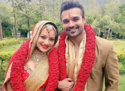 Karun Nair Ties The Knot With Long Time Girlfriend Sanaya Tankariwala Shreyas Iyer Varun Aaron Share Photos